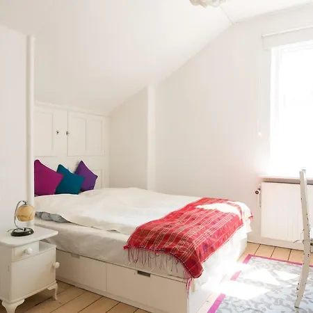 Lägenhet Spacious Private For Family Stege