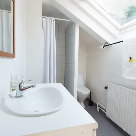 Spacious Private For Family Stege